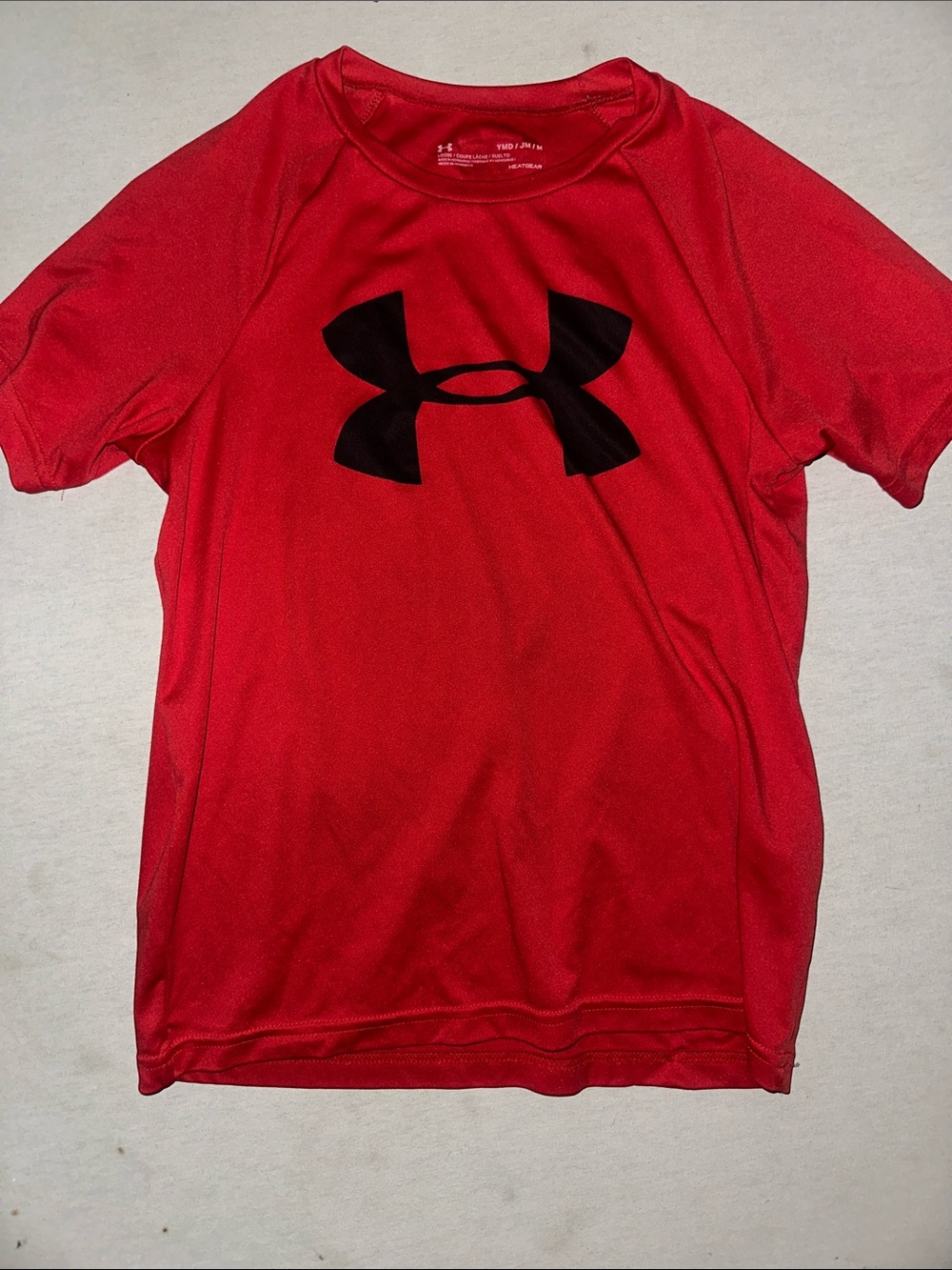 Kids Size M Under Armour Red Athletic Tee with Black Logo Rashguard